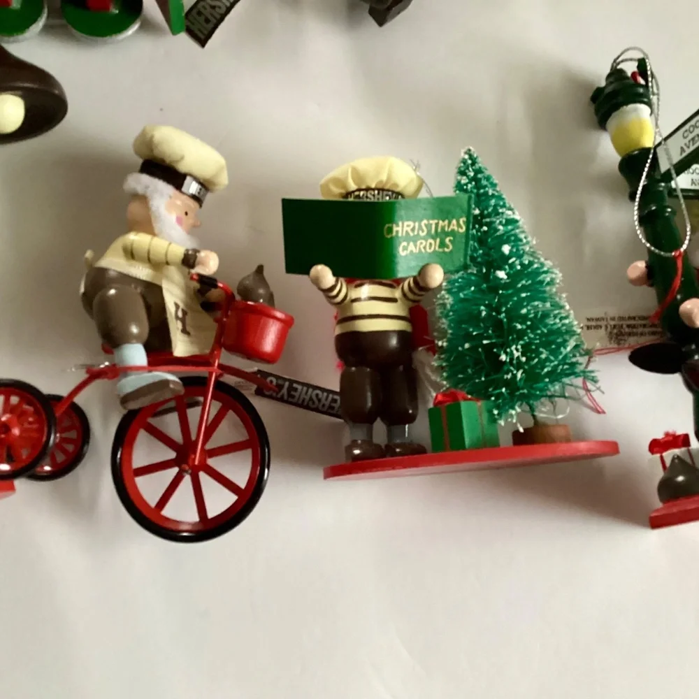 Lot of Kurt Adler 11 Hershey’s Wooden Elf Ornaments - Picture 6 of 8